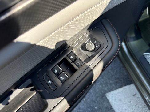 Certified 2025 Volkswagen Atlas Peak Edition SE AWD/4WD image 18