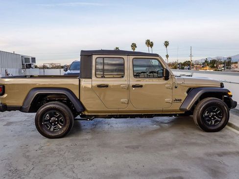 Certified 2020 Jeep Gladiator Sport image 13
