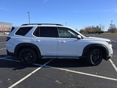 New 2025 Honda Pilot Touring image 20