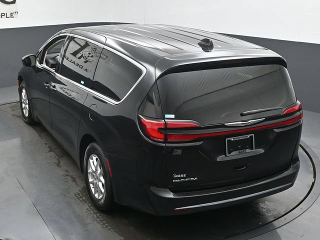 Used 2023 Chrysler Pacifica Touring-L FWD image 45