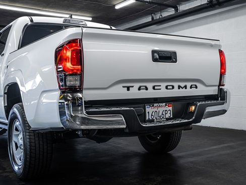 Used 2020 Toyota Tacoma SR5 RWD image 15