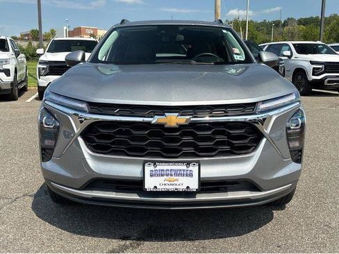 Used 2024 Chevrolet Trax LT w/ Driver Confidence Package FWD image 27