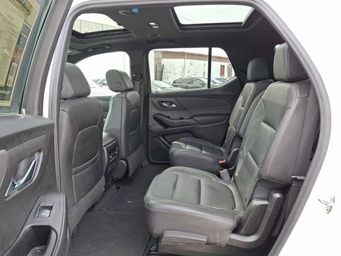 Used 2023 Chevrolet Traverse LT w/ LT Premium Package image 8