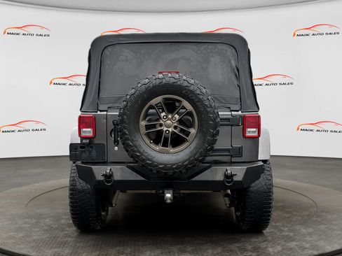 Used 2016 Jeep Wrangler Unlimited Sahara AWD/4WD image 7