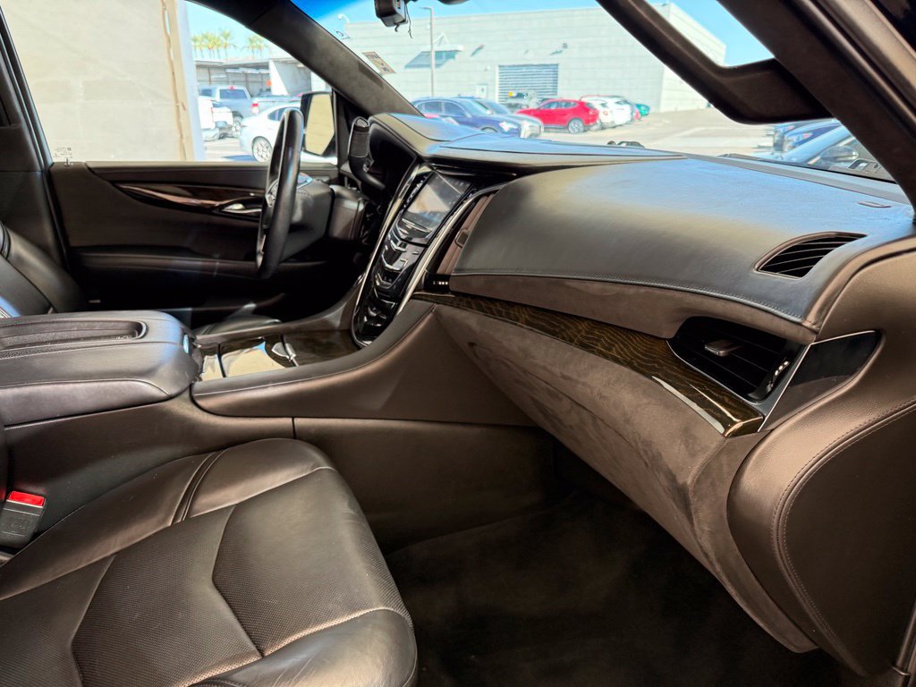Used 2018 Cadillac Escalade Platinum AWD/4WD image 14