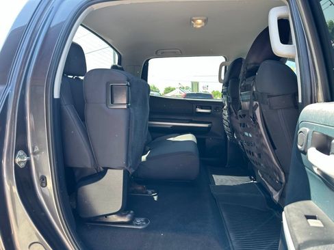 Used 2015 Toyota Tundra SR5 w/ SR5 Upgrade Package AWD/4WD image 31