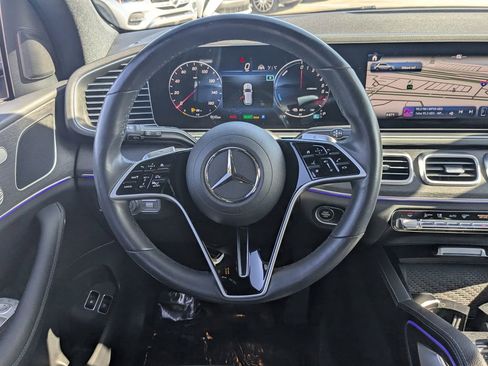 Used 2025 Mercedes-Benz GLE 450e 4MATIC image 3