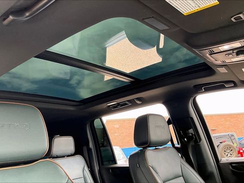 Used 2025 GMC Yukon XL AT4 w/ AT4 Premium Package AWD/4WD image 14