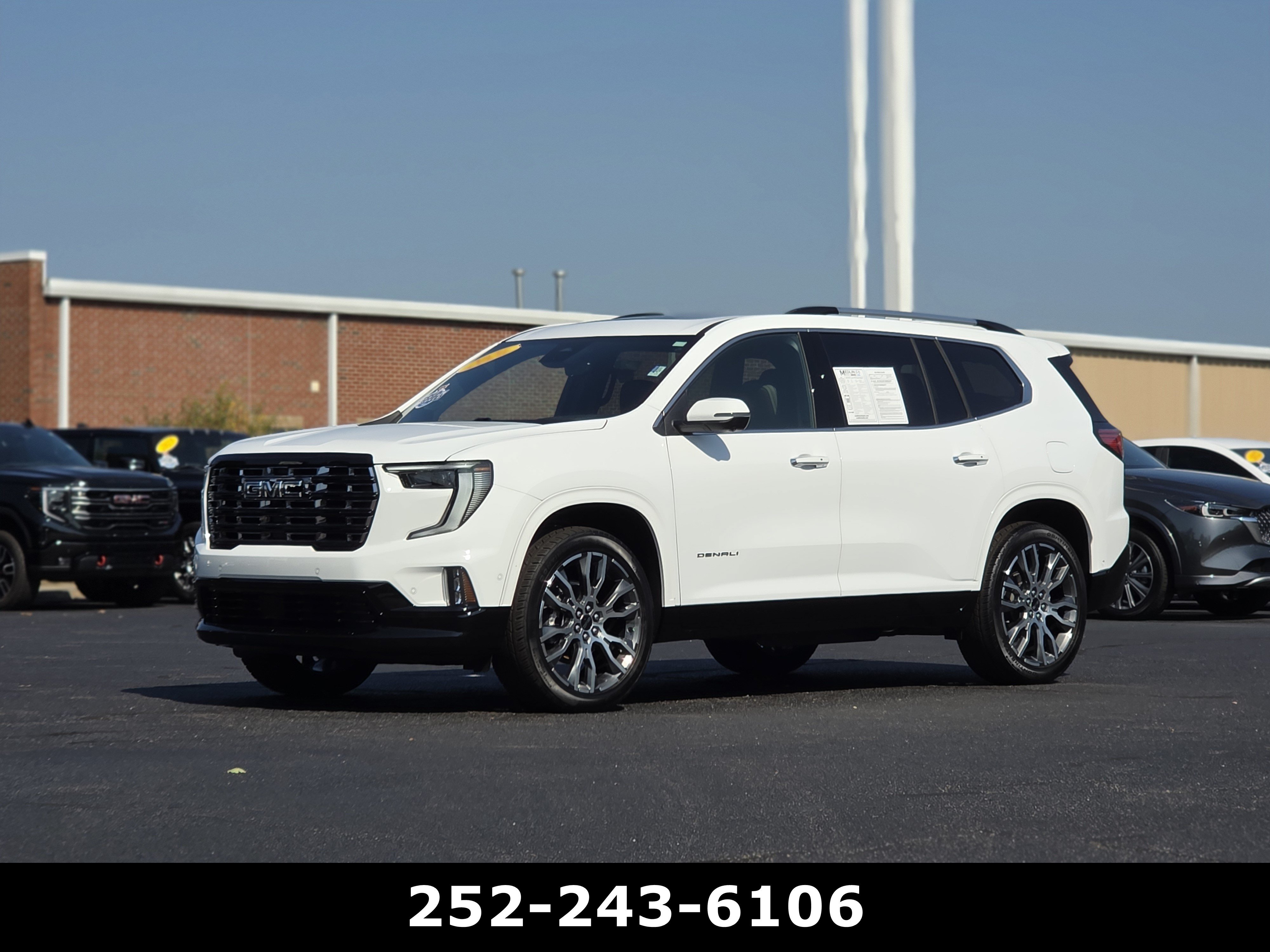 Used 2026 GMC Acadia Denali Ultimate FWD image 3