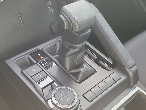 Certified 2024 Toyota Tacoma SR5 AWD/4WD image 26