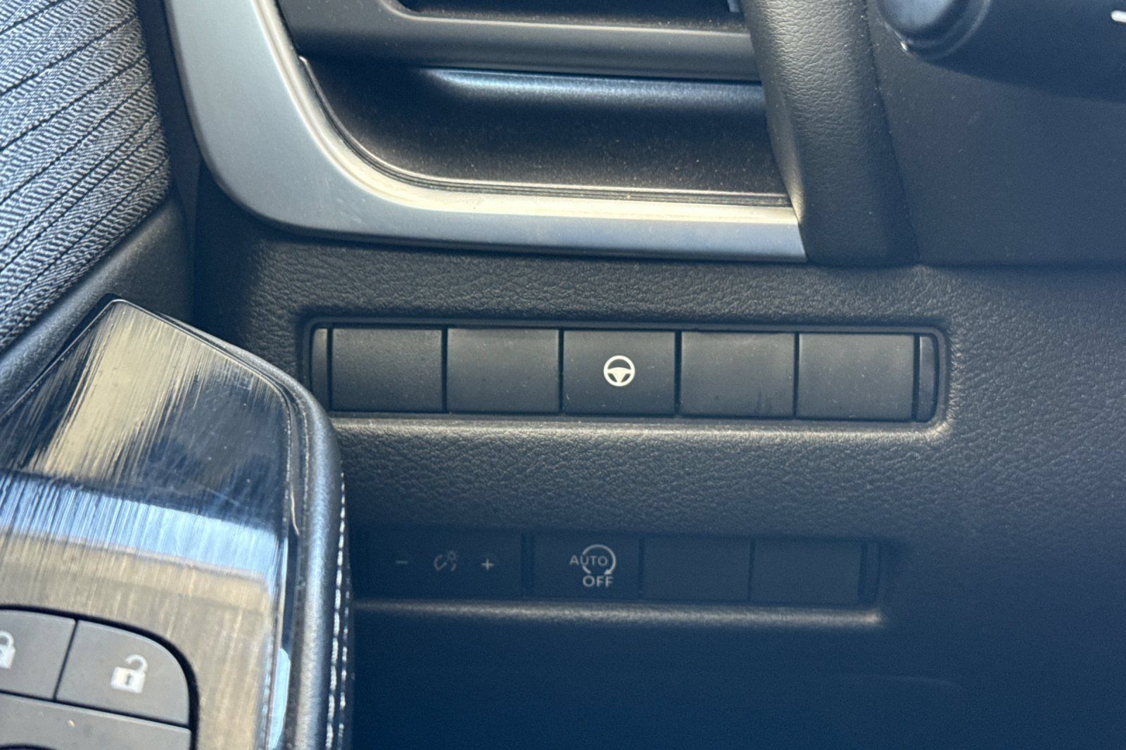 Used 2023 Nissan Rogue SV AWD/4WD image 39