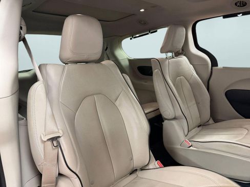 Used 2018 Chrysler Pacifica Limited w/ Advanced Safetytec Group image 23