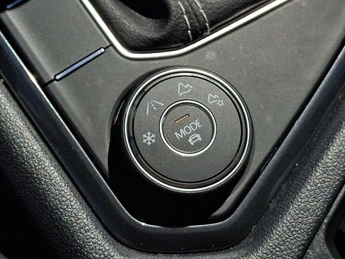 Certified 2023 Volkswagen Tiguan SE w/ Panoramic Sunroof Package AWD/4WD image 26