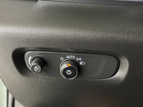Used 2022 Chevrolet Traverse LT FWD image 64