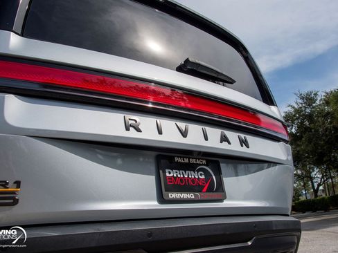 Used 2025 Rivian R1S Premium AWD/4WD image 22