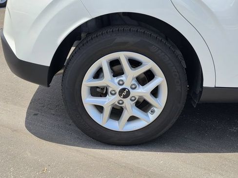 Certified 2025 Kia Soul LX w/ LX Technology Package FWD image 5