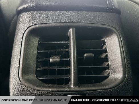 Used 2019 Jeep Cherokee Latitude Plus image 23