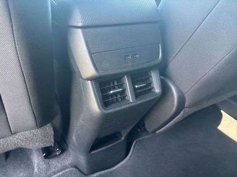 Used 2025 Chevrolet Equinox LT FWD image 24