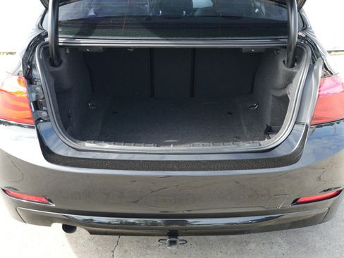 Used 2017 BMW 320i xDrive Sedan image 9