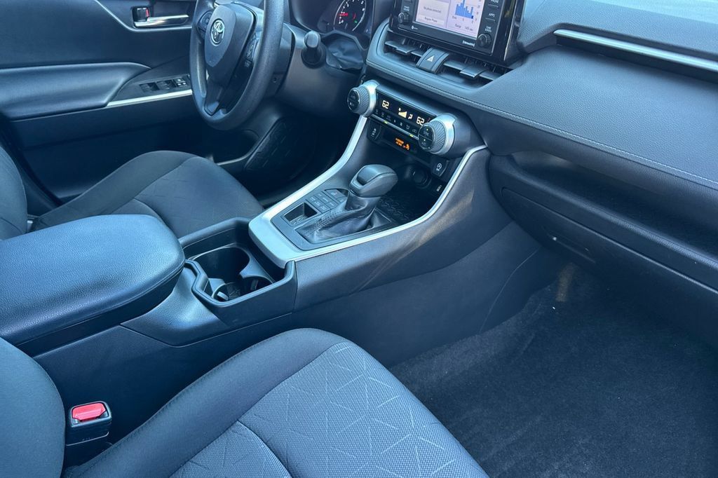 Used 2021 Toyota RAV4 XLE AWD/4WD image 20