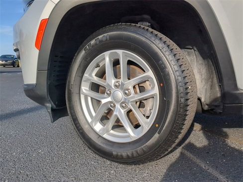 Used 2022 Jeep Grand Cherokee L Laredo w/ Luxury Tech Group I image 36