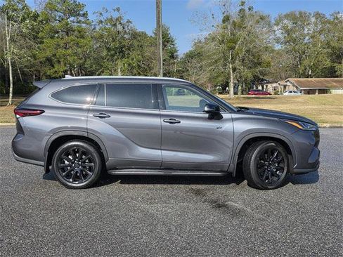 Certified 2025 Toyota Highlander Limited image 43