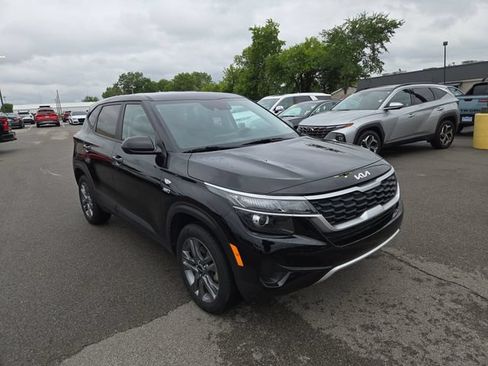 Used 2023 Kia Seltos LX AWD/4WD image 4