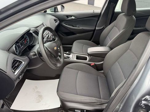 Used 2018 Chevrolet Cruze LT w/ Convenience Package image 10