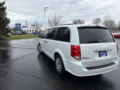Used 2019 Dodge Grand Caravan SE w/ UConnect Hands-Free Group image 4