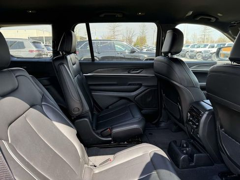 Certified 2025 Jeep Grand Cherokee L Limited w/ Black Appearance Package AWD/4WD image 15