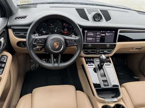 Used 2024 Porsche Macan image 11