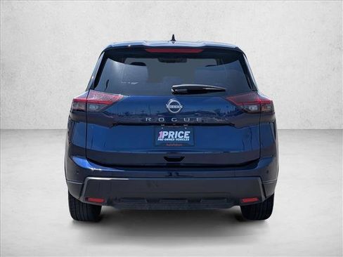 Used 2025 Nissan Rogue SV FWD image 8