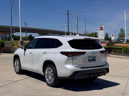 Used 2026 Toyota Highlander Limited image 6