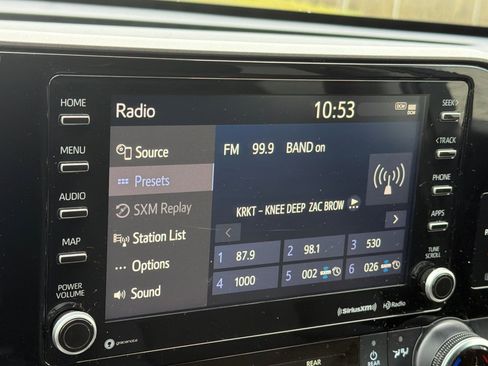 Used 2022 Toyota Highlander LE image 18