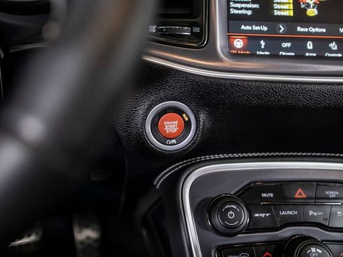 Used 2019 Dodge Challenger SRT Hellcat image 32