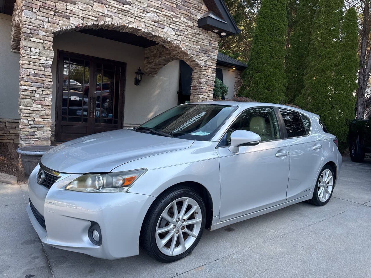 Used 2011 Lexus CT 200h Premium FWD image 2