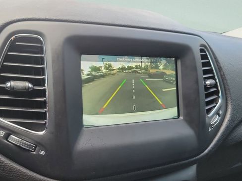 Used 2019 Jeep Compass Latitude w/ Popular Equipment Group AWD/4WD image 17