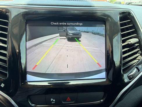 Used 2020 Jeep Cherokee Limited FWD image 34