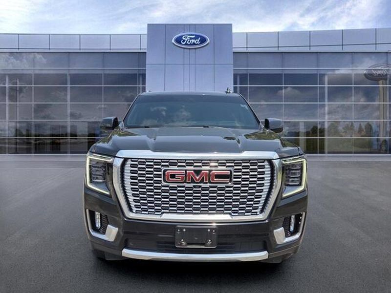 Used 2022 GMC Yukon XL Denali AWD/4WD image 3