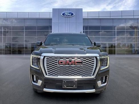 Used 2022 GMC Yukon XL Denali AWD/4WD image 3