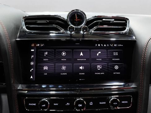 Used 2022 Bentley Bentayga AWD/4WD image 36