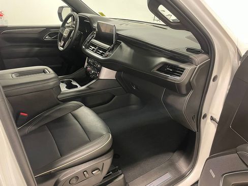 Used 2023 GMC Yukon SLT w/ SLT Premium Package image 28