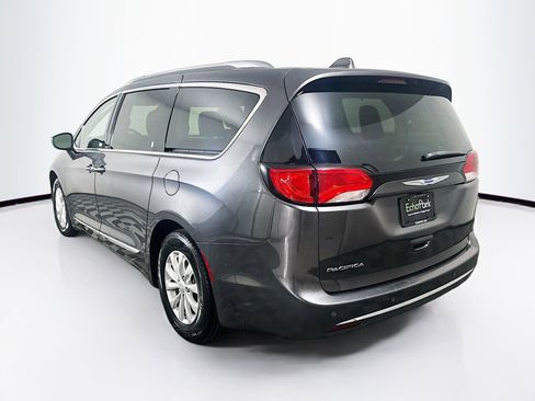 Used 2018 Chrysler Pacifica Touring-L Plus image 5
