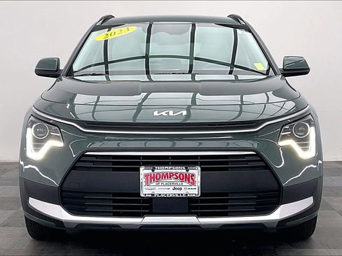 Used 2023 Kia Niro EX image 2