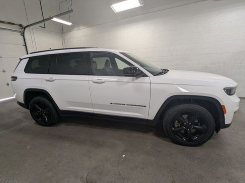 Used 2023 Jeep Grand Cherokee L Laredo AWD/4WD image 3