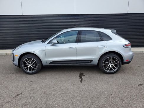 Used 2025 Porsche Macan AWD/4WD image 2