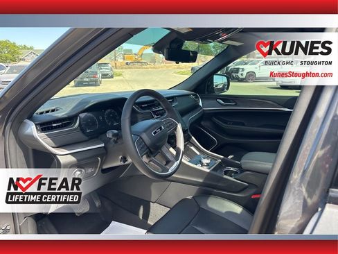 Used 2025 Jeep Grand Cherokee Limited w/ Luxury Tech Group II AWD/4WD image 25