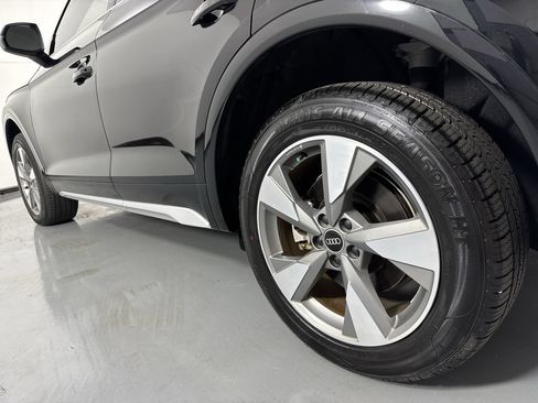Used 2023 Audi Q5 2.0T Premium w/ Convenience Package AWD/4WD image 3