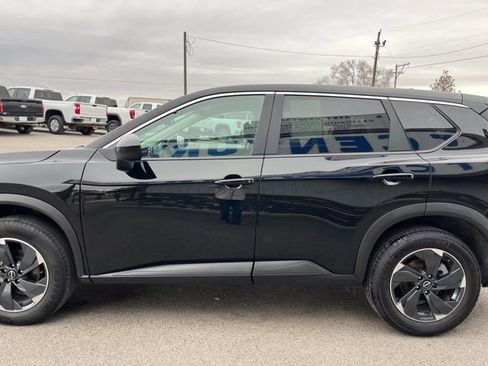 Used 2024 Nissan Rogue SV image 5