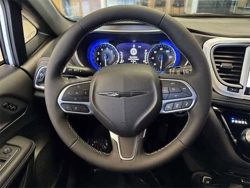 New 2025 Chrysler Pacifica Select w/ Uconnect Theater Family Group image 22